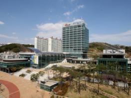 포항시, 지역경제 도약 희망 실은 국제 크루즈, 영일만항에서 힘찬 항해 시작! 기사 이미지
