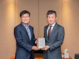 서울시설공단, 파라과이 A매치서 대한축구협회로부터 감사패 수상 기사 이미지