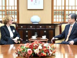 조현 외교장관, 셰케린스카 NATO 사무차장 면담 기사 이미지