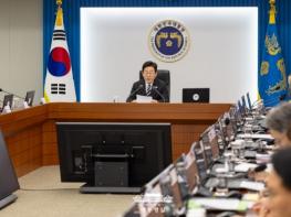 이재명 대통령, 수석·보좌관 회의 주재 기사 이미지