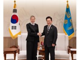 이재명 대통령,  IOC 위원장 접견  기사 이미지