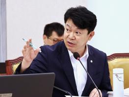 복기왕, “반려동물법, 시대에 뒤처졌다'… 복지·사료 안전 개정안 발의 기사 이미지