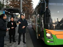 서울시 오세훈 시장, 14일 아침 시민 출근길 점검  기사 이미지