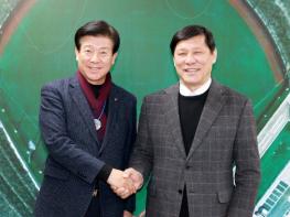 KBO 허구연 총재, 박범인 금산군수와 야구 활성화 방안 논의 기사 이미지
