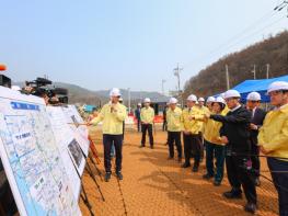 김민석 국무총리, 세종-안성 고속도로 안전 점검 기사 이미지