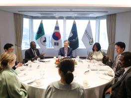 조현 외교장관, 한-아프리카 외교장관회의 참석 6개국 장관 및 3개 국제기구 수석대표와 양자회담 개최 기사 이미지