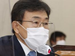 권덕철 "백신·치료제·방역 '3박자' 전략…영업금지 대신 활동 제한" 기사 이미지
