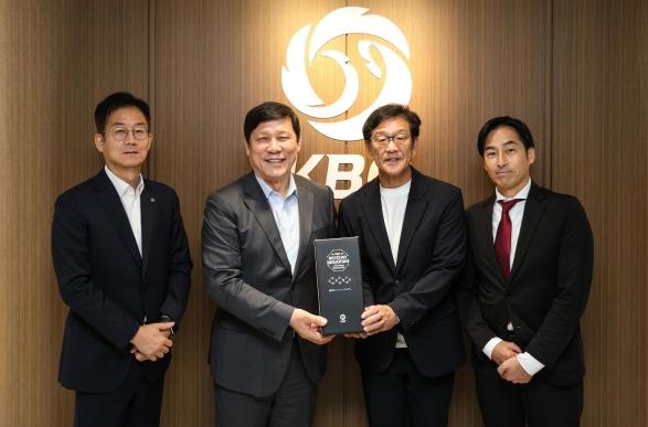 NPB 닛폰햄 파이터즈, PLM 관계자 KBO 방문 기사 이미지