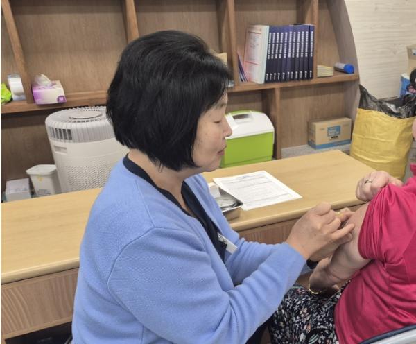 장수군, 인플루엔자 및 코로나19 예방접종 실시 기사 이미지
